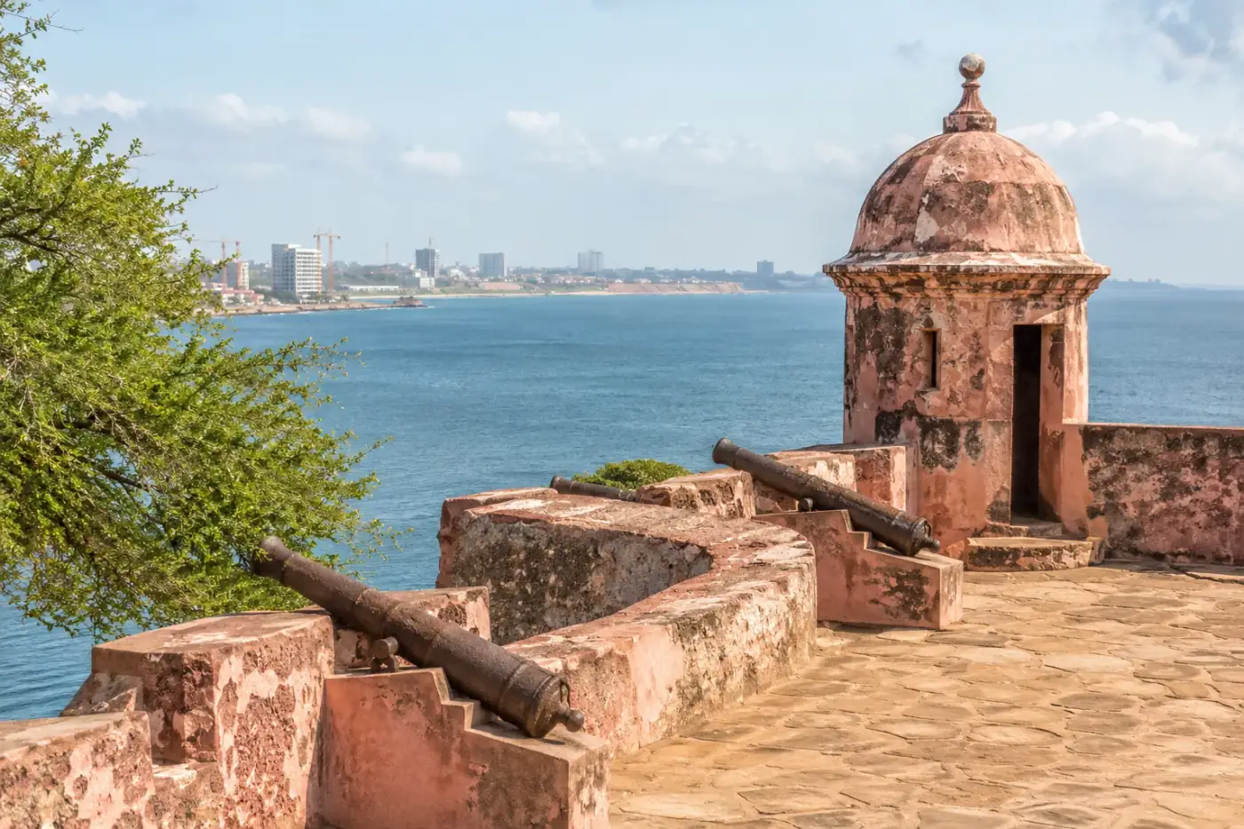 Het historische fort Fortaleza de Sao Miguel in Luanda